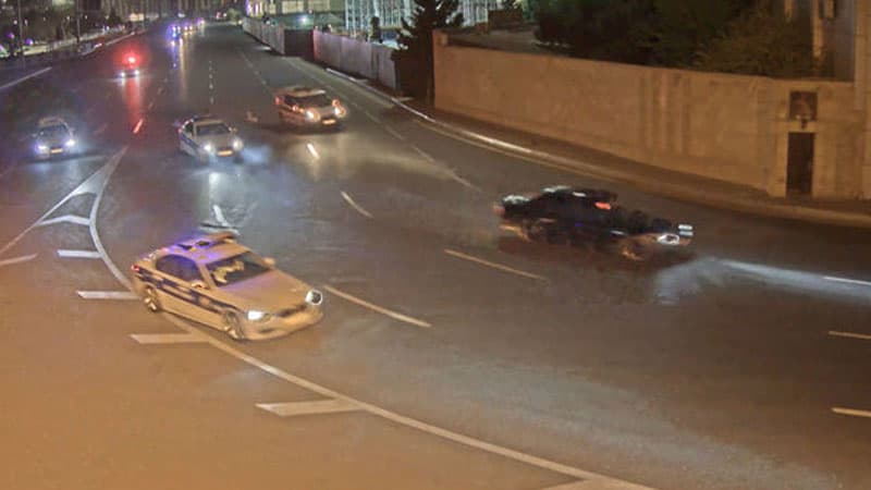 Narkotik qəbul edib avtomobil qaçıran şəxs polisi və iki digər maşını vurduqdan sonra saxlanıldı (FOTO/VİDEO)