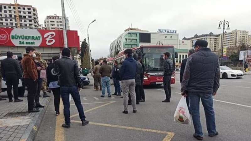 Dayanacaqlarda yaranan sərnişin sıxlığının səbəbi nədir?