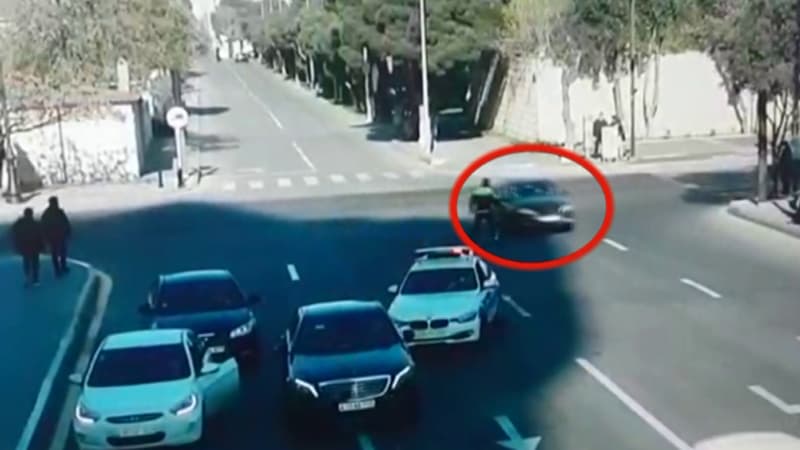 Polisdən qaçıb 5 maşını əzən “avtoş”a 30 sutka həbs verildi (VİDEO)