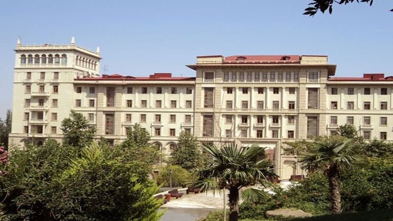 Nazirlər Kabinetinin yüksək vəzifəli işçisi qovuldu (SƏBƏB)