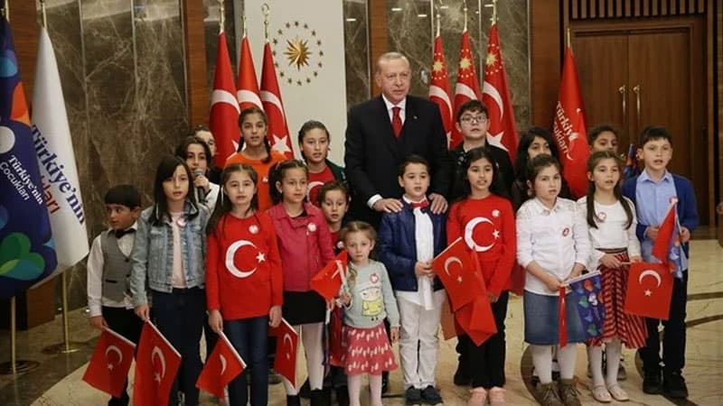 Bütün Türkiyə "İstiqlal" marşını oxudu (VİDEO)