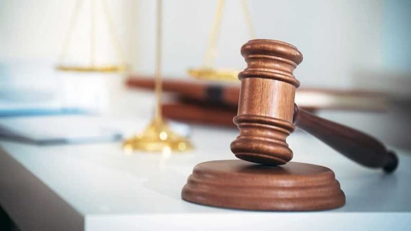 Azərbaycanda keçmiş bələdiyyə sədri şəhid bacısını məhkəməyə verdi