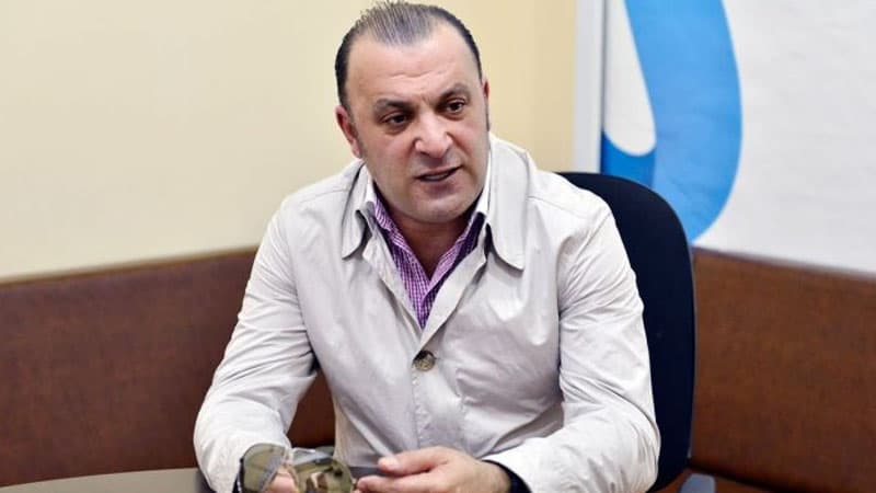 Azərbaycanda məşhur müğənni koronavirusa görə dövlətdən 1000 manat aldı (VİDEO)