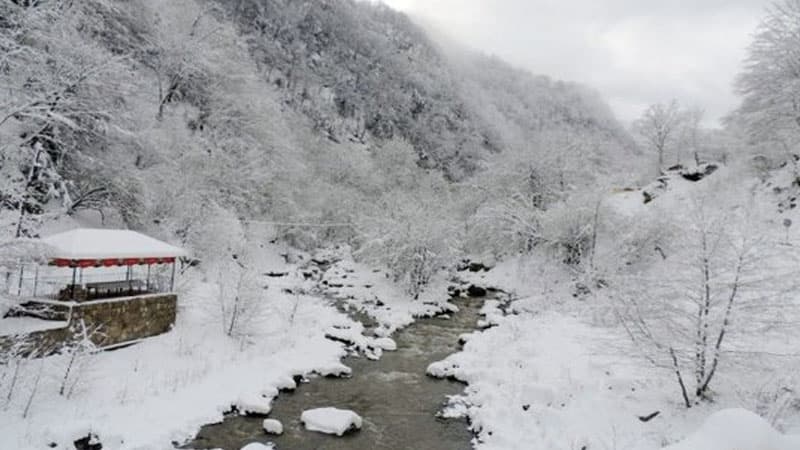Bəzi rayonlara qar yağıb: Faktiki hava