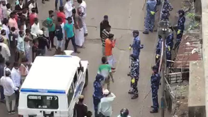 Hindistanda qadağalara məhəl qoymayan əhali polisi daşa basdı (VİDEO)