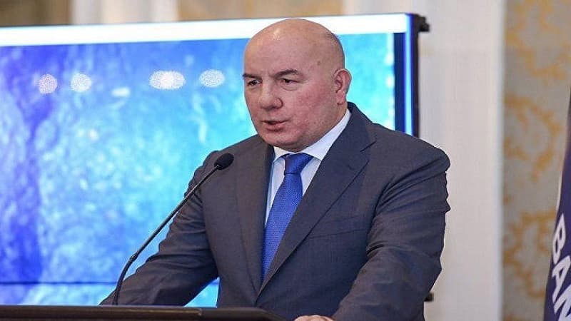 Elman Rüstəmov “Amrahbank”ın işçilərinin maaş problemindən danışdı