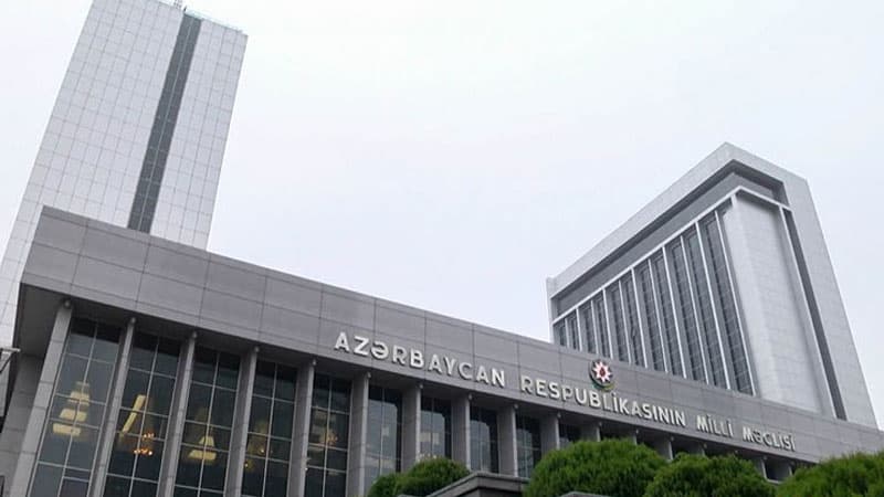 Hakimlərin təyin olunması məsələsi MM-in plenar iclasına tövsiyə olundu (SİYAHI)