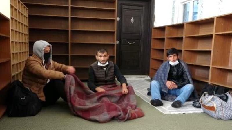 Türkiyədən ölkəmizə qayıda bilməyən üç azərbaycanlı gecəni məscidin həyətində qalır