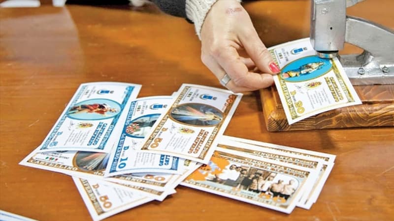 Kiçik İtaliya qəsəbəsində maraqlı olay: Avroya yox deyib, öz pullarını çıxardılar
