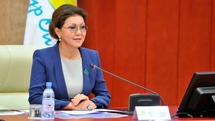 Nazarbayevin qızının deputatlığı da əlindən alındı