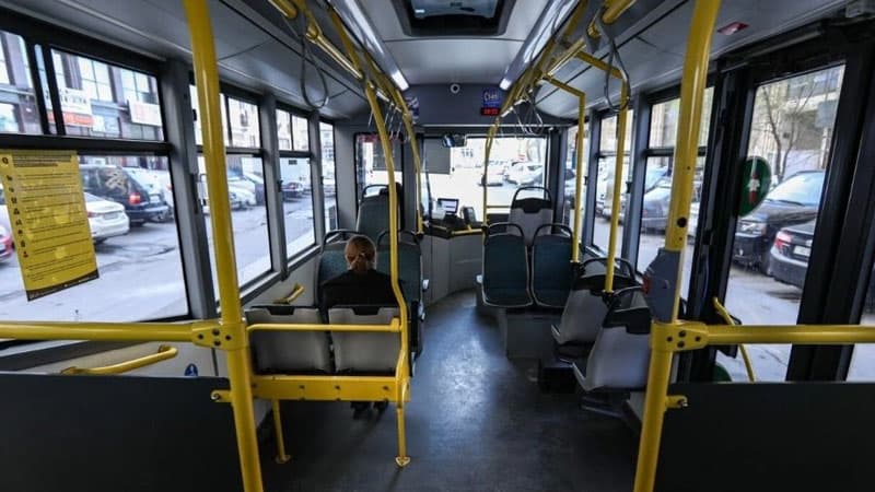 Karantin rejimi yumşaldılır: ictimai nəqliyyatda necə davranmalı?