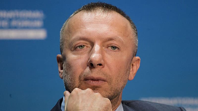 Məşhur milyarder öz villasında intihar etdi