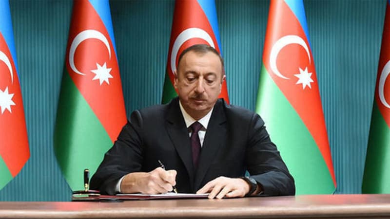 Prezident bir qrup incəsənət xadiminə mükafat verdi (SƏRƏNCAM)