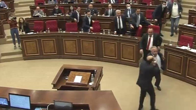 Ermənistan Parlamentində "əmi" söhbəti üstündə dava düşdü (VİDEO)