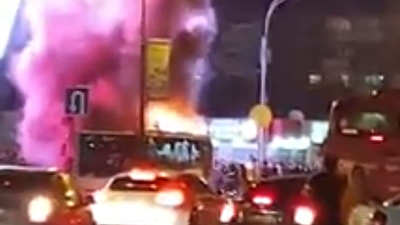 Bakıda sərnişin avtobusu yanır (VİDEO)