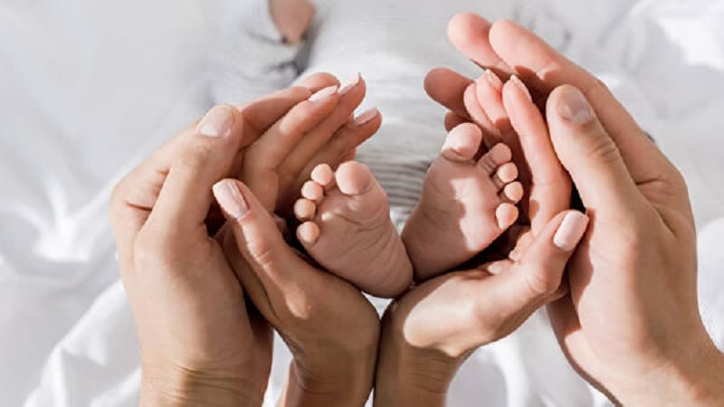 9 ay hamiləliyindən xəbəri olmayan tibb bacısı doğdu (FOTO)