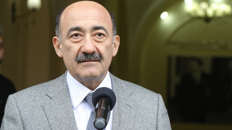 Əbülfəs Qarayev istefa ərizəsi yazıb?