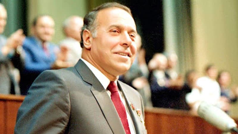 Ümummilli Lider Heydər Əliyevin anadan olmasından 97 il ötür