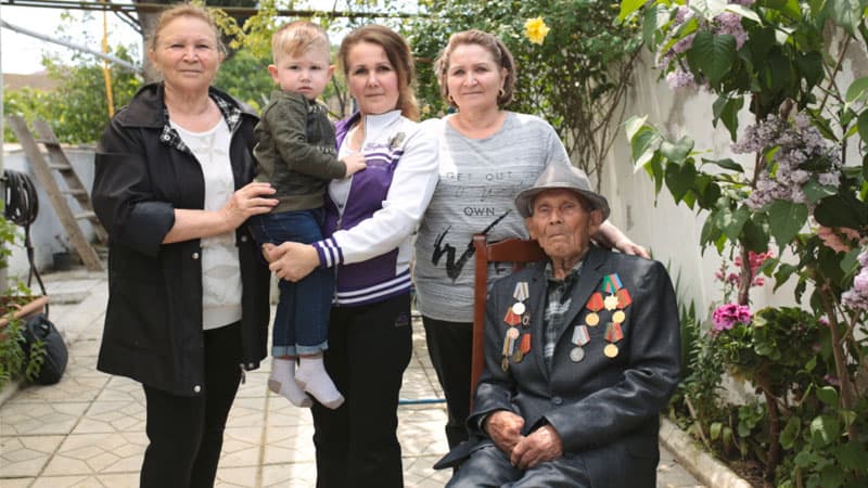 “Azercell” veteranları təbrik etdi
