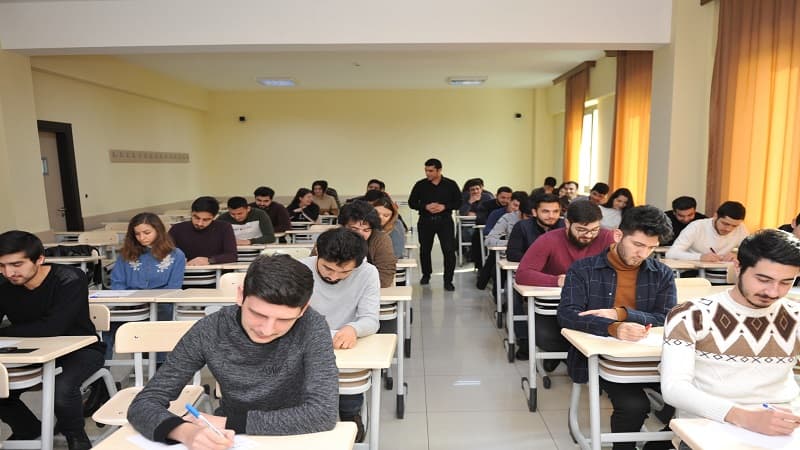 Ali məktəblərə sənəd qəbulu bu gün başlayır