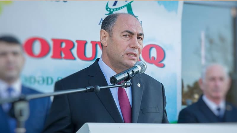 İcra başaçısı əl-ayağa düşdü: kartları “qaytarır”, maaşlar...
