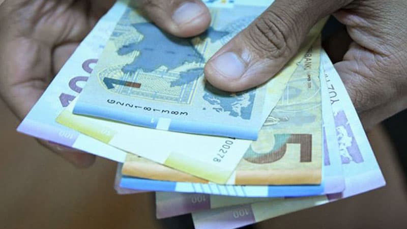 Bu şəxslərin 190 manatı köçürüldü