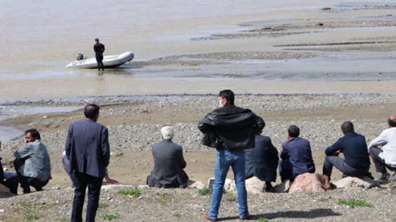 Araz çayına düşən heyvanları xilas etmək istəyən çobanı su apardı