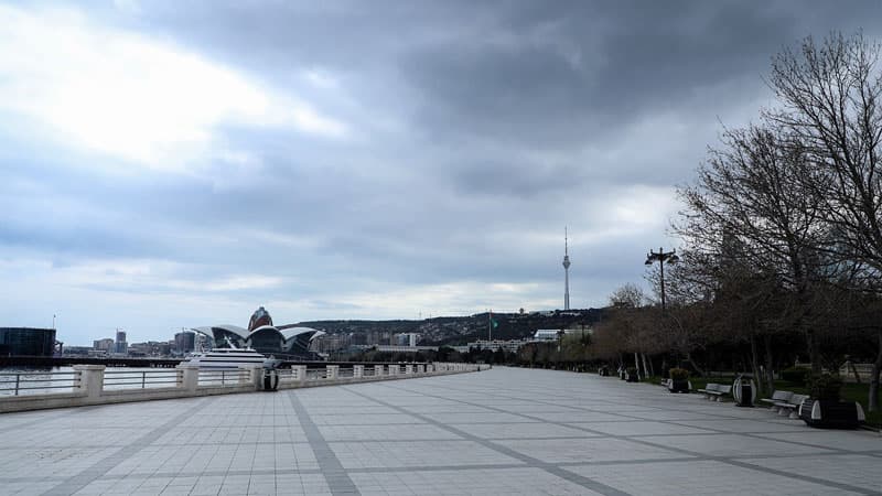 Bulvar və parklara giriş bərpa olunur