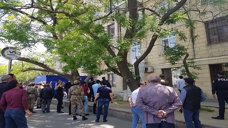 Uşaq Stomatoloji Mərkəzinin binasında balkon uçdu (FOTO)