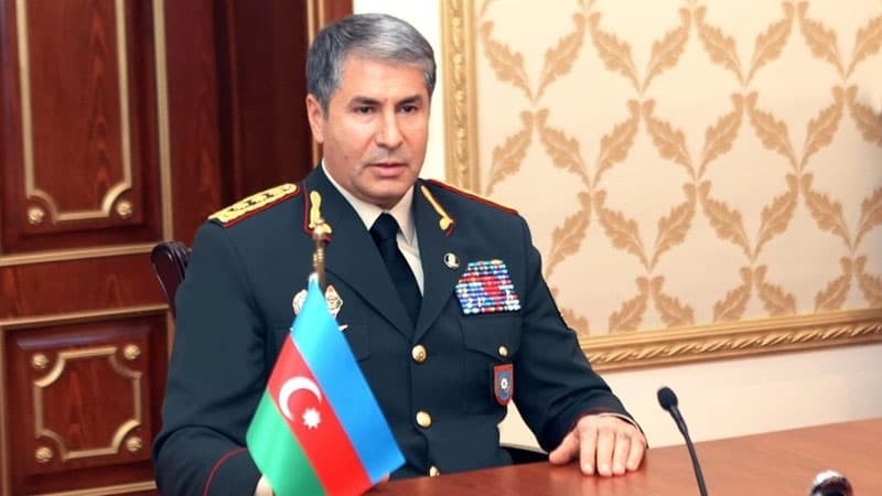 Nazir postlardan adam buraxdıran DYP rəisini işdən çıxardı
