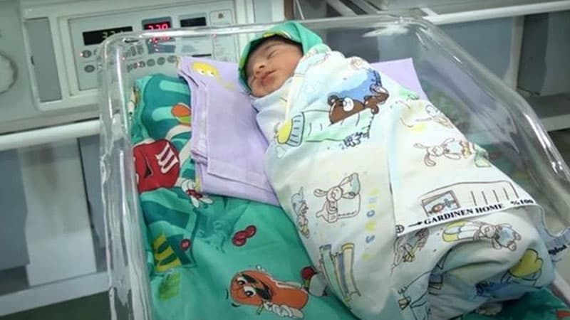 Naxçıvanda ilk dəfə olaraq süni mayalanma yolu ilə uşaq dünyaya gəlib (FOTO)