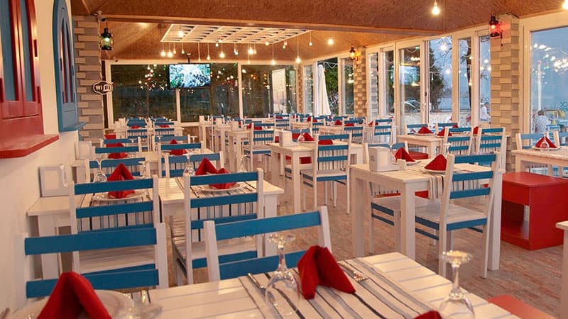 Baş naziri restorana buraxmadılar