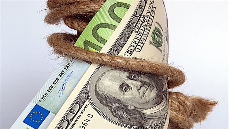 Rusiya Bankı dollar və avronun məzənnəsini kəskin şəkildə endirdi