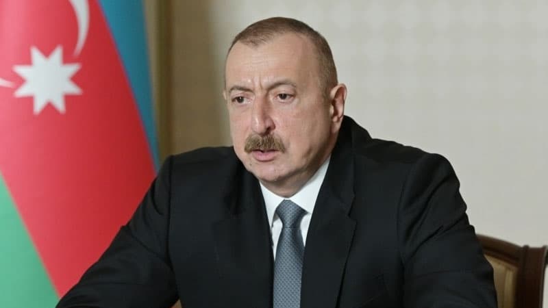 İlham Əliyev: "Bəzi məmurlar sahibkarların gəlirlərinə göz dikirlər"