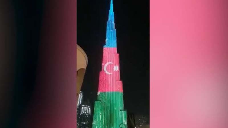 Dünyanın ən hündür tikilisi Azərbaycan bayrağına büründü (FOTO/VİDEO)