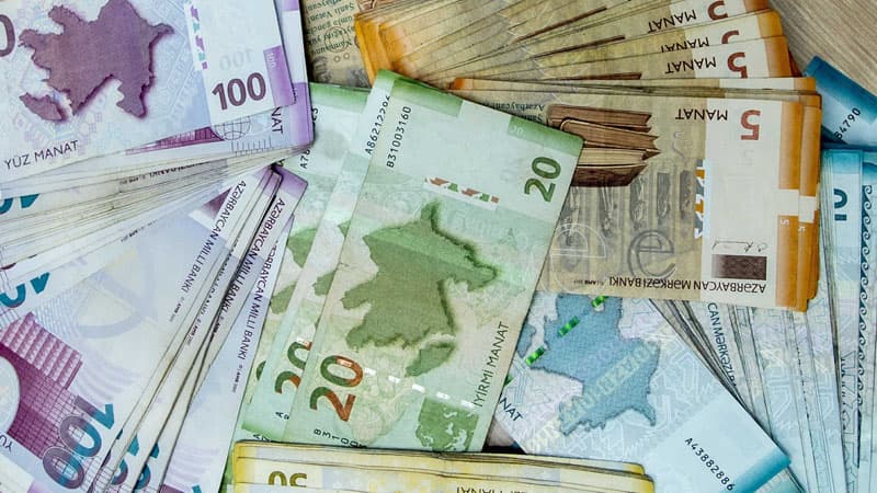 Bağlanmış 14 bankın 11 milyon manatdan çox vergi borcu var (SİYAHI)