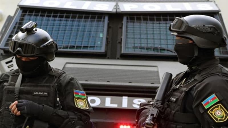 Bakının 4 rayonunda polis əməliyyat keçirdi - Saxlanılanlar var