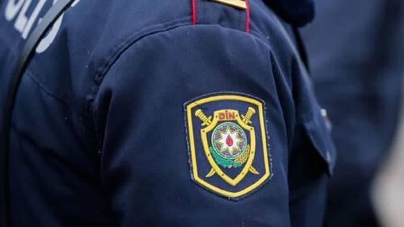Bakıda evdən çıxmaq qadağasının ilk günündə polis qadının həyatını xilas etdi (VİDEO)