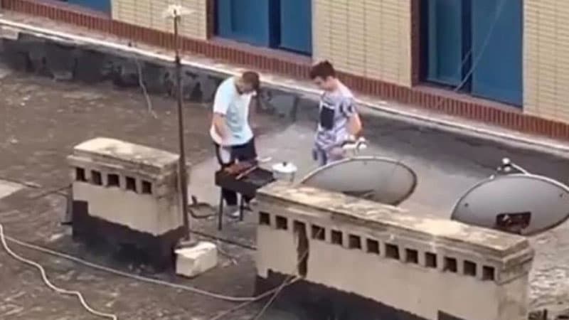 Bakıda damda domino oynayanlar və kabab bişirənlər cəzalandırıldı (FOTO)