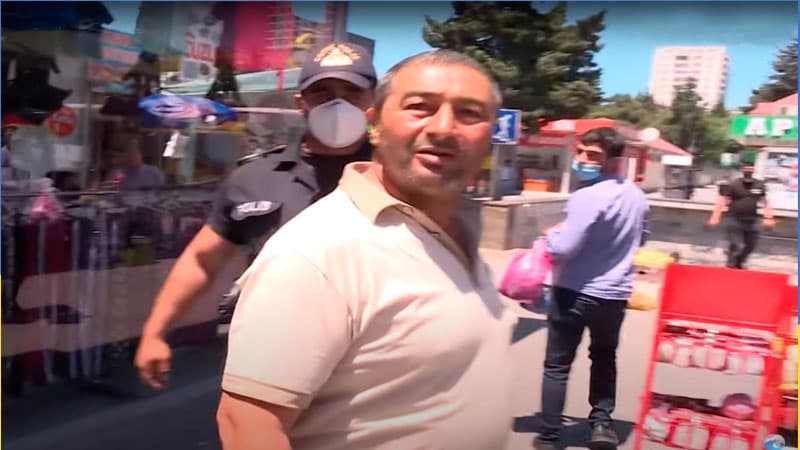 Bakıda maska taxmayan sakin "Ölmək istəyirəm" deyib operatora hücum etdi (VİDEO)