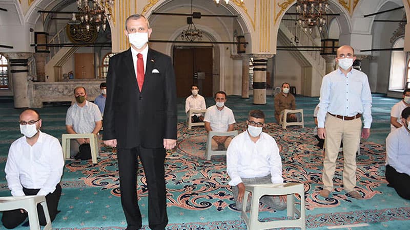 "Çao Bella" qalmaqalından sonra İzmir məscidlərində azan kursları açıldı