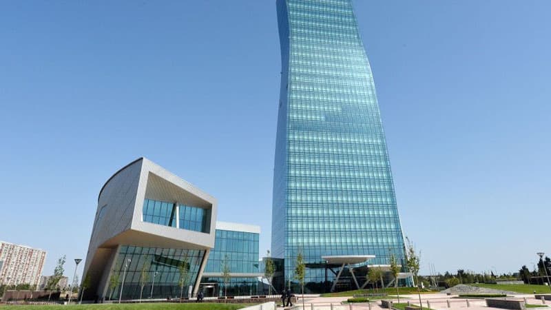 SOCAR ucuzlaşan neft qiymətləri dönəmini necə keçirir? (ŞƏRH)