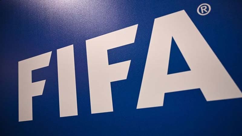 Futbolçulara bir mövsümdə üç klubda oynamağa icazə verildi