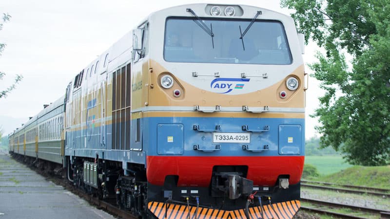 Azərbaycanda dəmir yolu ilə sərnişin və yük daşımaları artıb