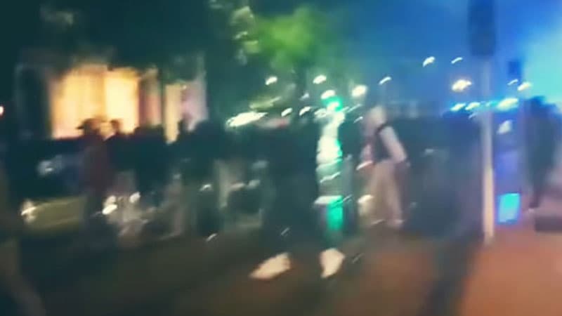 Çeçenlər Fransada ərəblərlə toqquşdu, iğtişaşlar yarandı (VİDEO)