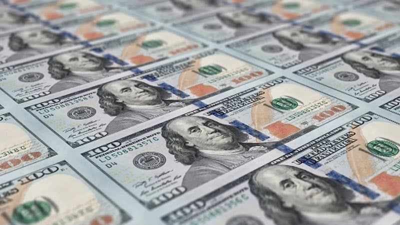 Rövşən Ağayev sensasiyalı iddianı şərh edir: Dollar 35 faiz ucuzlaşacaq?