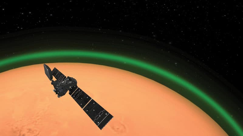 Mars atmosferində ilk dəfə yaşıl parıltı qeydə alındı (FOTO)