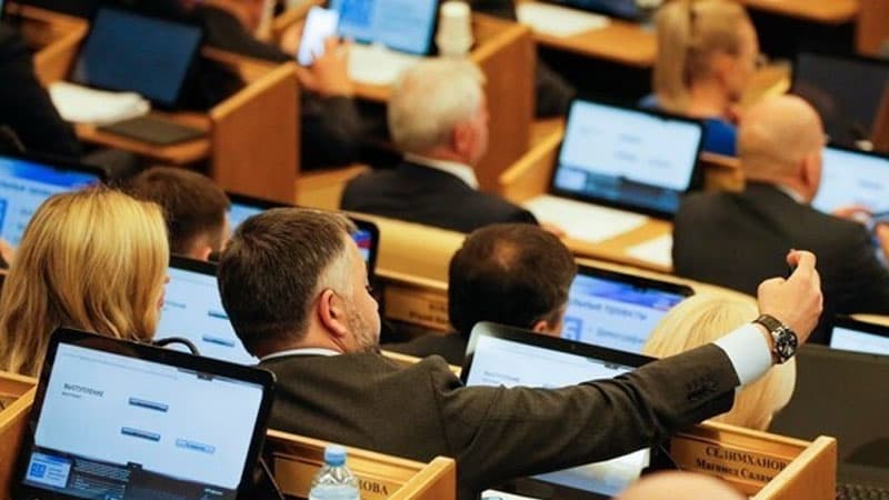 Rusiya Dumasının 30-dan çox deputatı koronavirusa yoluxdu