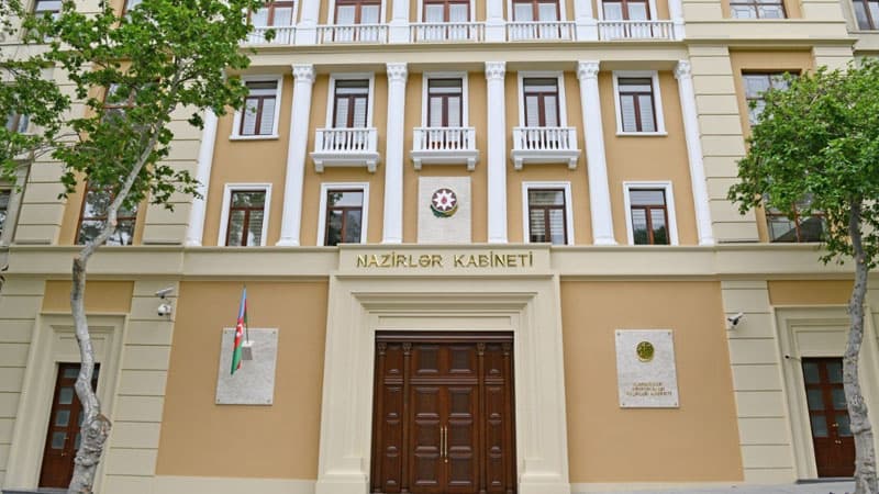 Xüsusi karantin vaxtı dövlət və özəl təşkilatlarda çalışanlar bu şəkildə işləyəcək