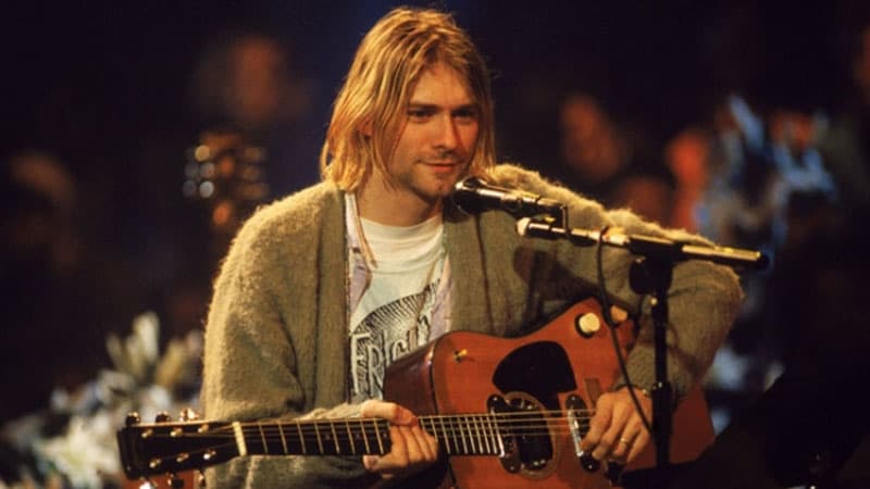 Kurt Kobeynin gitarası hərracda rekord məbləğə satıldı